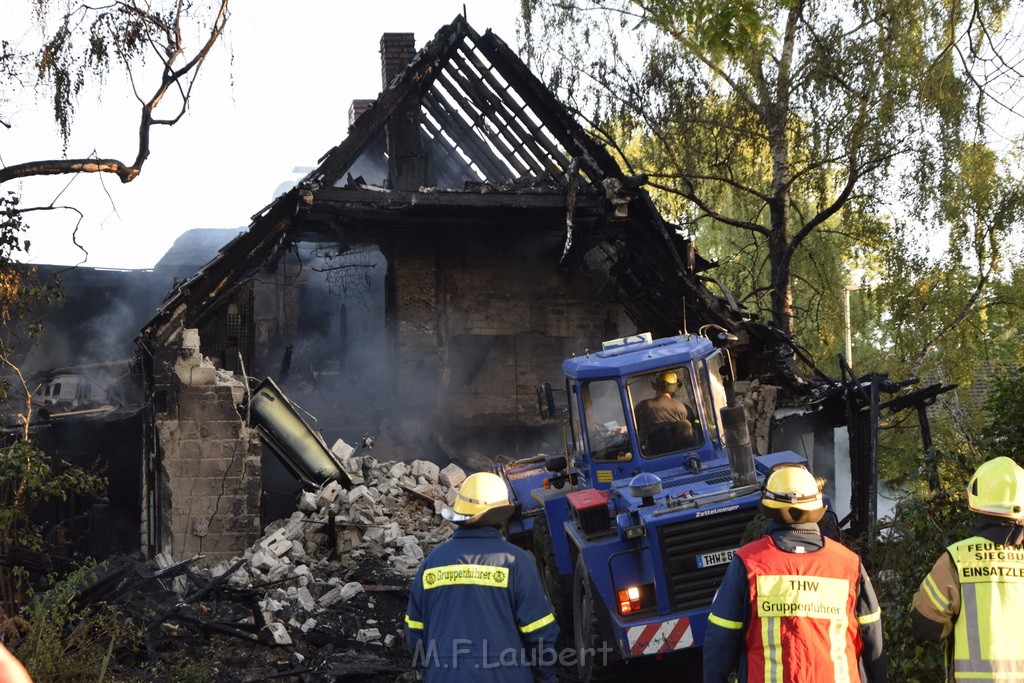 Grossfeuer Einfamilienhaus Siegburg Muehlengrabenstr P0995.JPG - Miklos Laubert